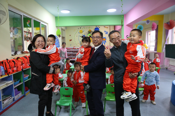 “瓦房店市得利寺鎮佳能希望幼兒園”的揭牌儀式順利舉行