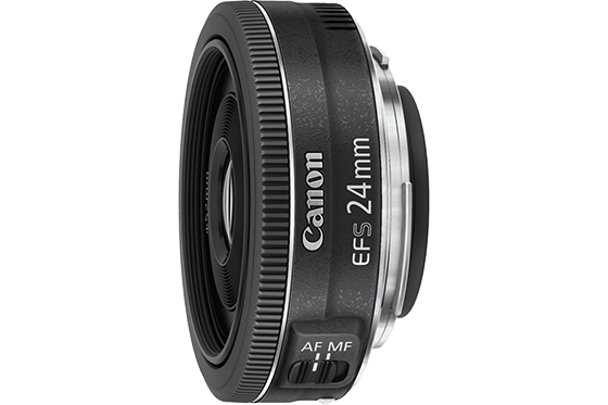 餅干頭EF-S 24mm f/2.8 STM。小巧輕便的大光圈定焦，便于日常記錄和街拍